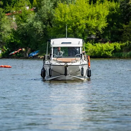 Masuria Warsaw Picnic Hotel na wodzie Białobrzegi