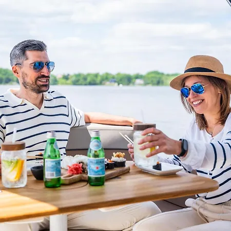 Masuria Warsaw Picnic Hotel na wodzie Białobrzegi
